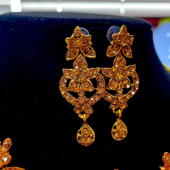 Stunning Indian choker with earrings - Picture 2 of 3